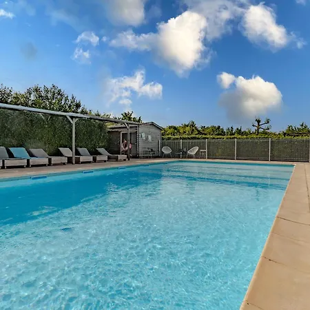 La Mauratie -4 Bedroom House Jayac