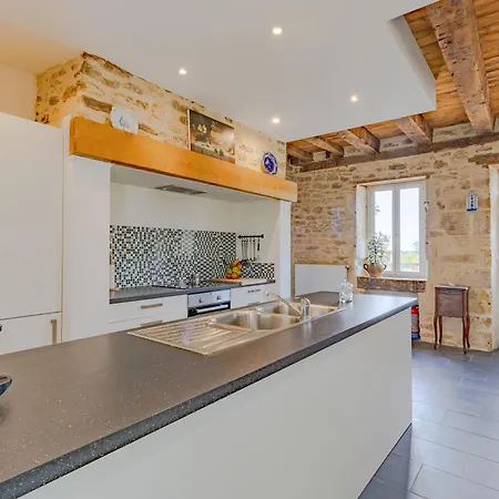 La Mauratie -4 Bedroom House *