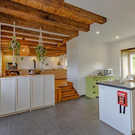 La Mauratie -4 Bedroom House Jayac